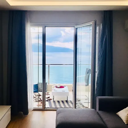 아파트 Albina Sea View *